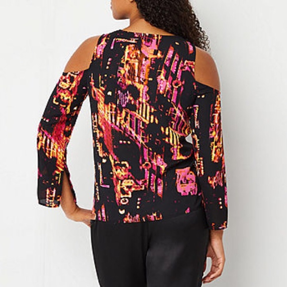 Bold Elements Blouse - Picture 2 of 3